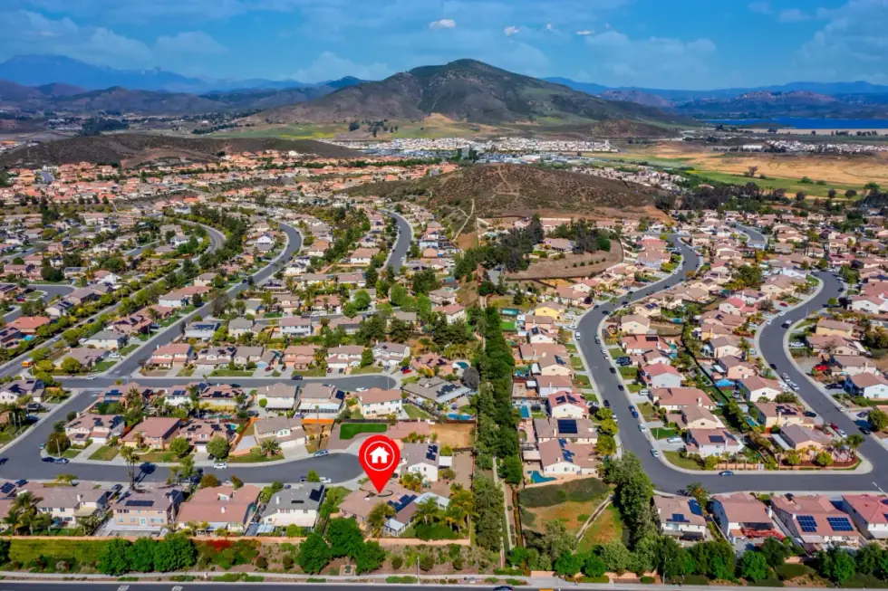 Low altitude aerial photograph of a San Diego neighbourhood